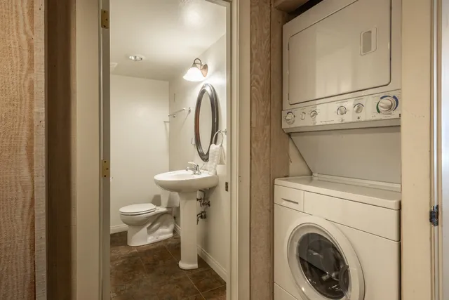 $1,150,000 | 221 Canyon Boulevard, Unit 206, Mammoth Lakes, CA 93546