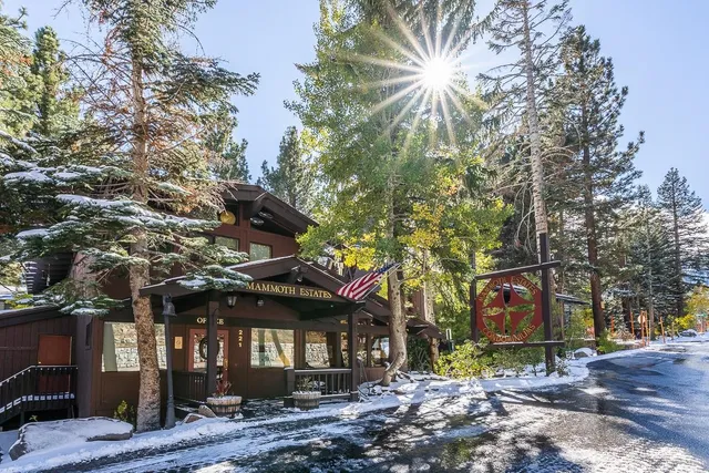 $1,150,000 | 221 Canyon Boulevard, Unit 206, Mammoth Lakes, CA 93546