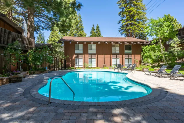 $1,150,000 | 221 Canyon Boulevard, Unit 206, Mammoth Lakes, CA 93546