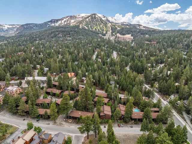 $1,150,000 | 221 Canyon Boulevard, Unit 206, Mammoth Lakes, CA 93546