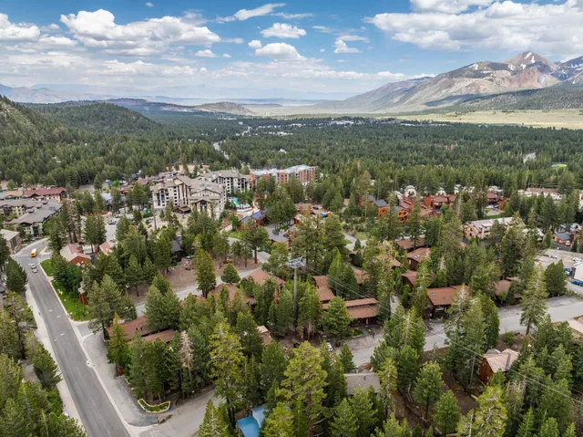 $1,150,000 | 221 Canyon Boulevard, Unit 206, Mammoth Lakes, CA 93546