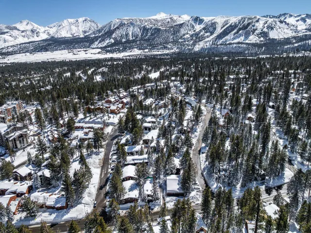 $1,150,000 | 221 Canyon Boulevard, Unit 206, Mammoth Lakes, CA 93546