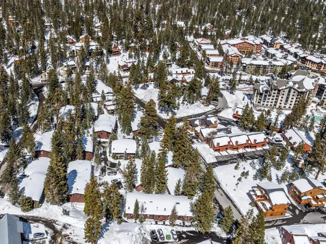 $1,150,000 | 221 Canyon Boulevard, Unit 206, Mammoth Lakes, CA 93546