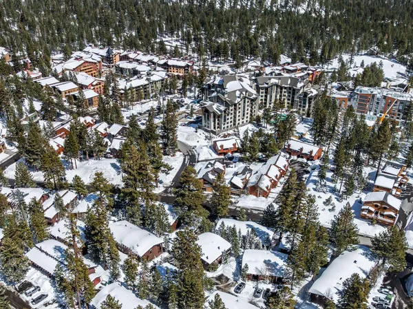 $1,098,000 | 221 Canyon Boulevard, Unit 206, Mammoth Lakes, CA 93546