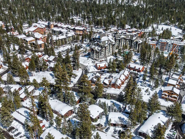 $1,150,000 | 221 Canyon Boulevard, Unit 206, Mammoth Lakes, CA 93546