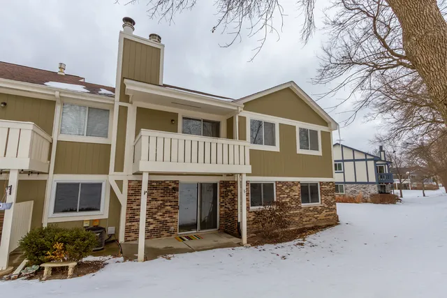 $229,900 | 25 Superior Court, Unit L2, Schaumburg, IL 60193