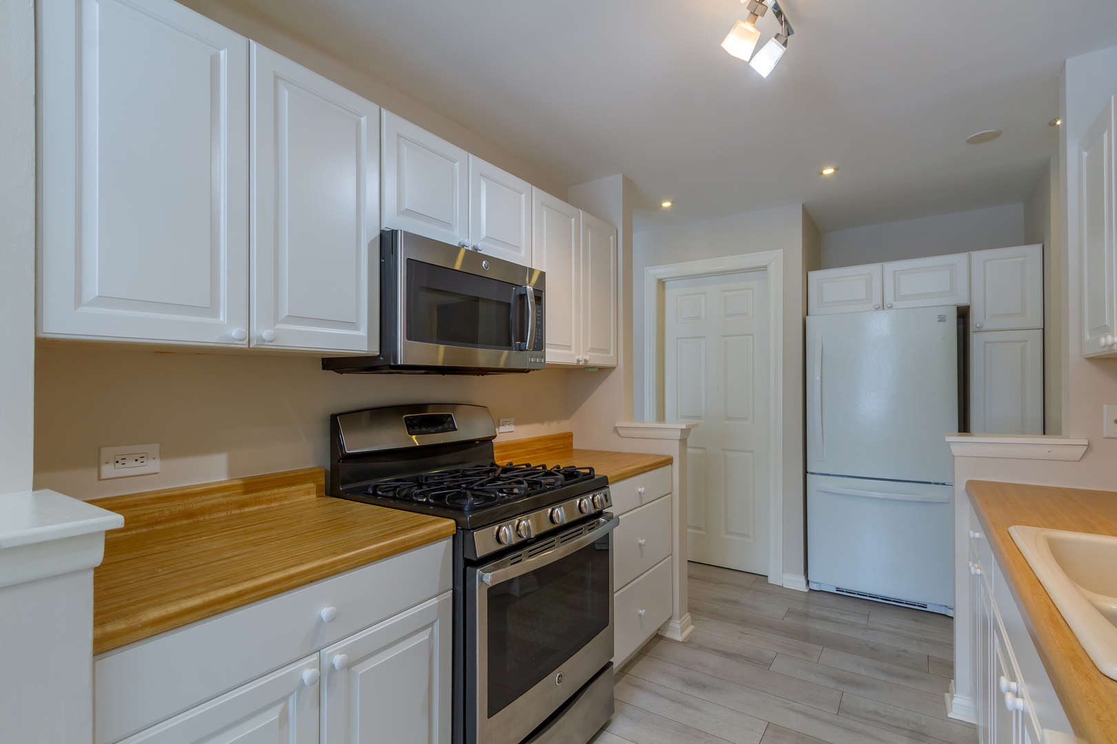 25 Superior Court, Unit L2 Schaumburg, IL 60193 - Photo 5 of 19