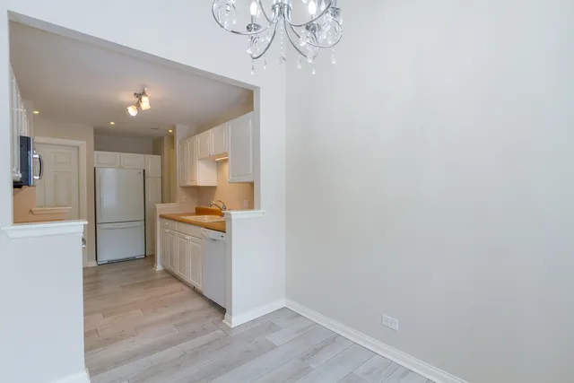 $229,900 | 25 Superior Court, Unit L2, Schaumburg, IL 60193