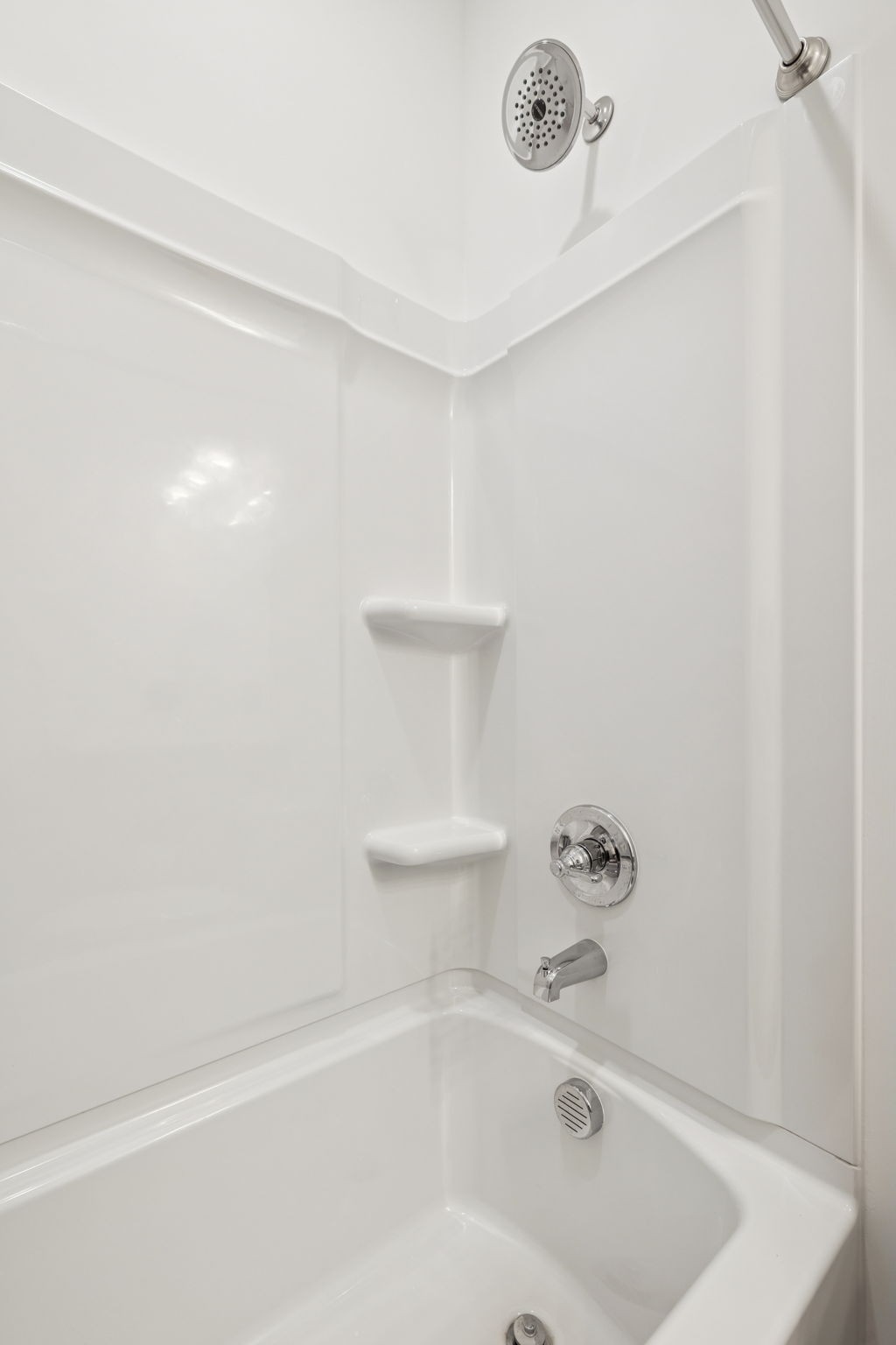 129 Ironhorse Way Dickson, TN 37055 - Photo 20 of 35 a bathroom with a white bath tub