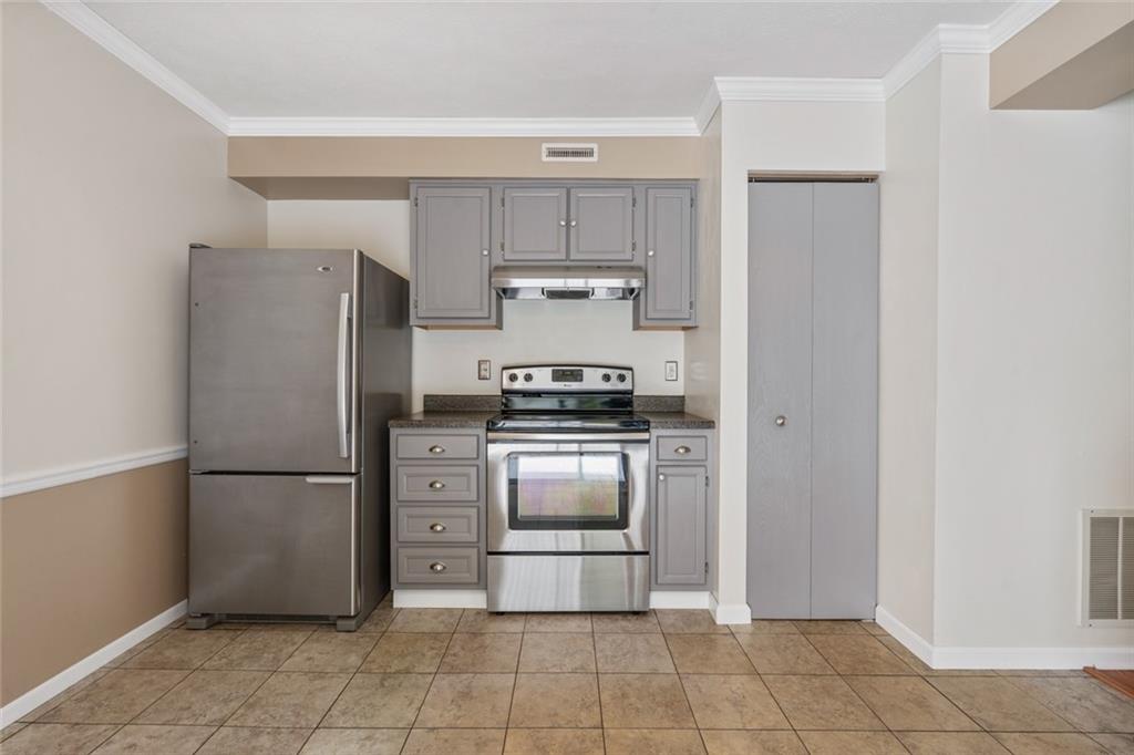 2003 Timber Trail Imperial, PA 15126 - Photo 10 of 18 a kitchen with stainless steel appliances granite countertop a refrigerator and a stove