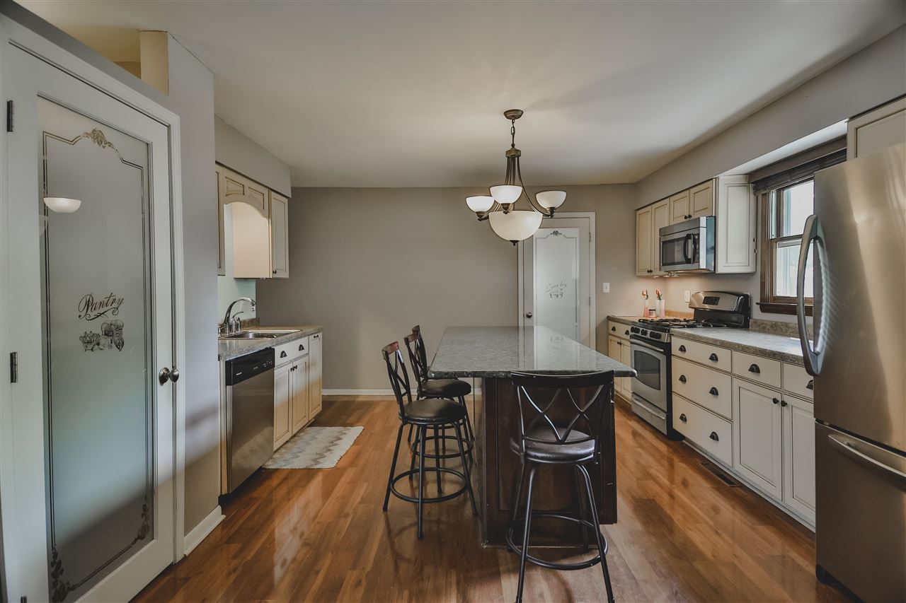 407 Pembroke Road Southwest Poplar Grove, IL 61065 - Photo 9 of 29 Gallery Image 9