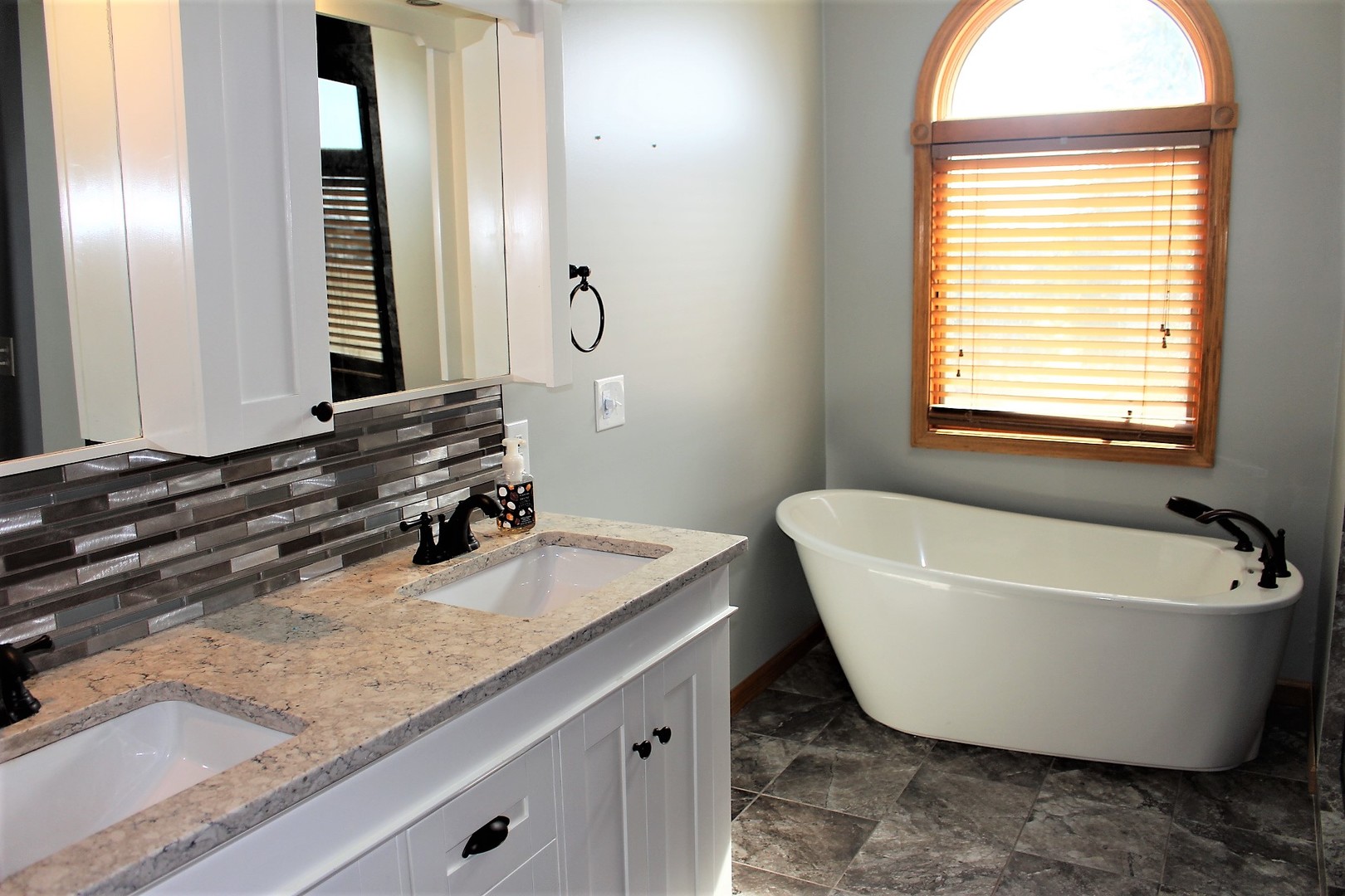 8325 Idlewood Road Clinton, IL 61727 - Photo 17 of 42