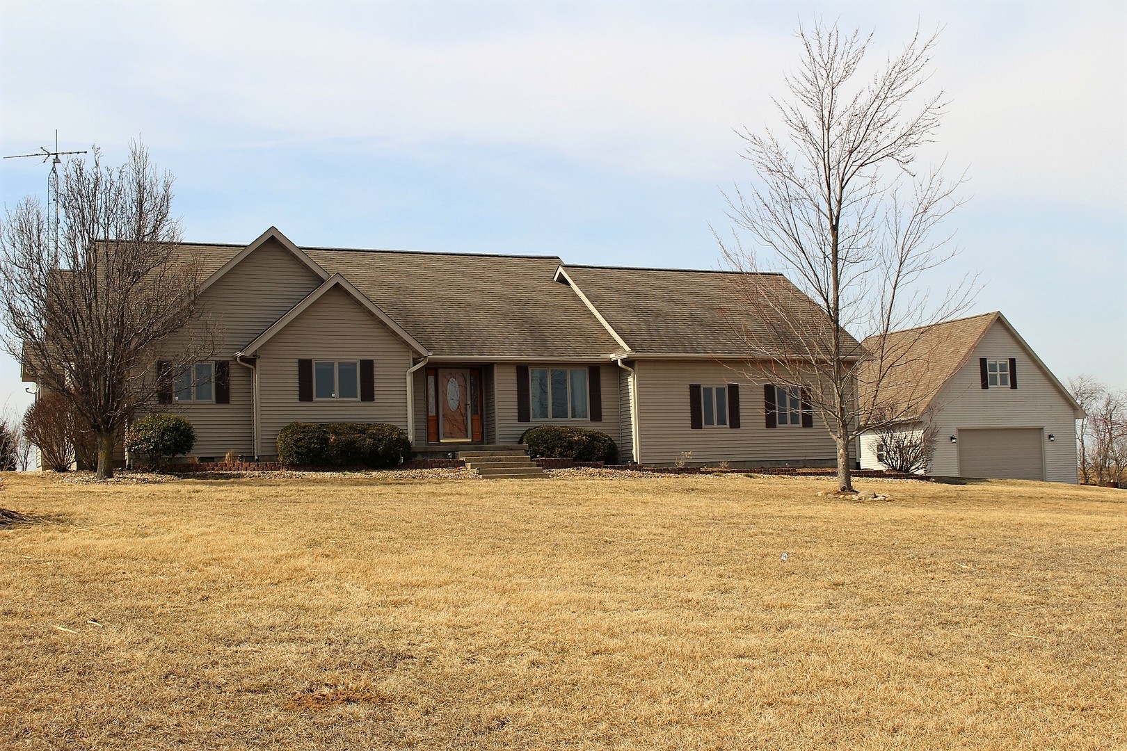 8325 Idlewood Road Clinton, IL 61727 - Photo 3 of 42