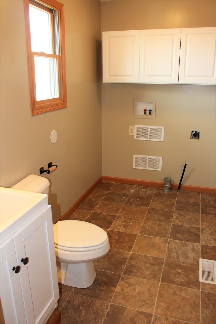 8325 Idlewood Road Clinton, IL 61727 - Photo 6 of 42