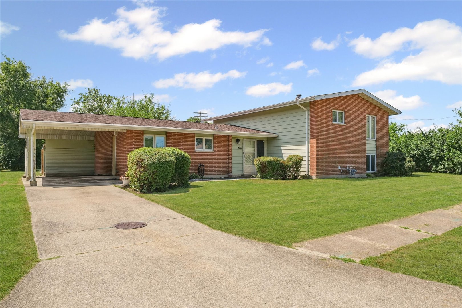 1565 South Pointe Drive Rantoul, IL 61866 - Photo 2 of 37