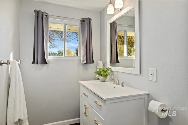 $359,900 | 2026 East 11th Twin Falls, Twin Falls, ID 83301