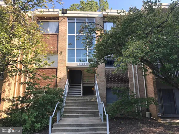$1,800 | 2911 Charing Cross Road, Unit 10, Falls Church, VA 22042