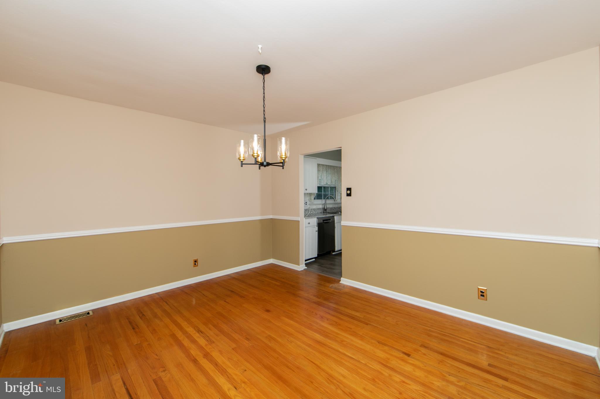 809 Charleston Road Mount Laurel, NJ 08054 - Photo 11 of 39 Dining room
