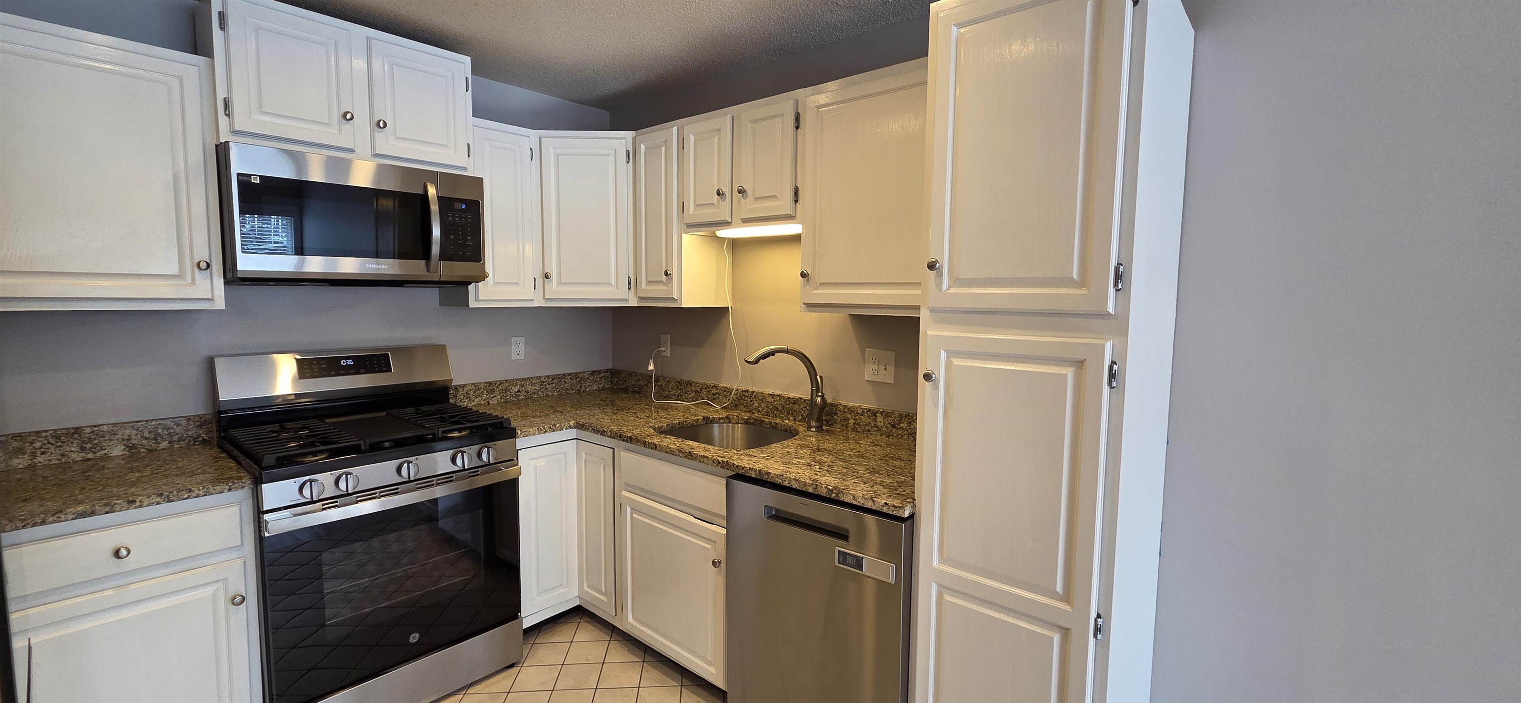 241 Main Street, Unit 7 Salem, NH 03079 - Photo 3 of 19