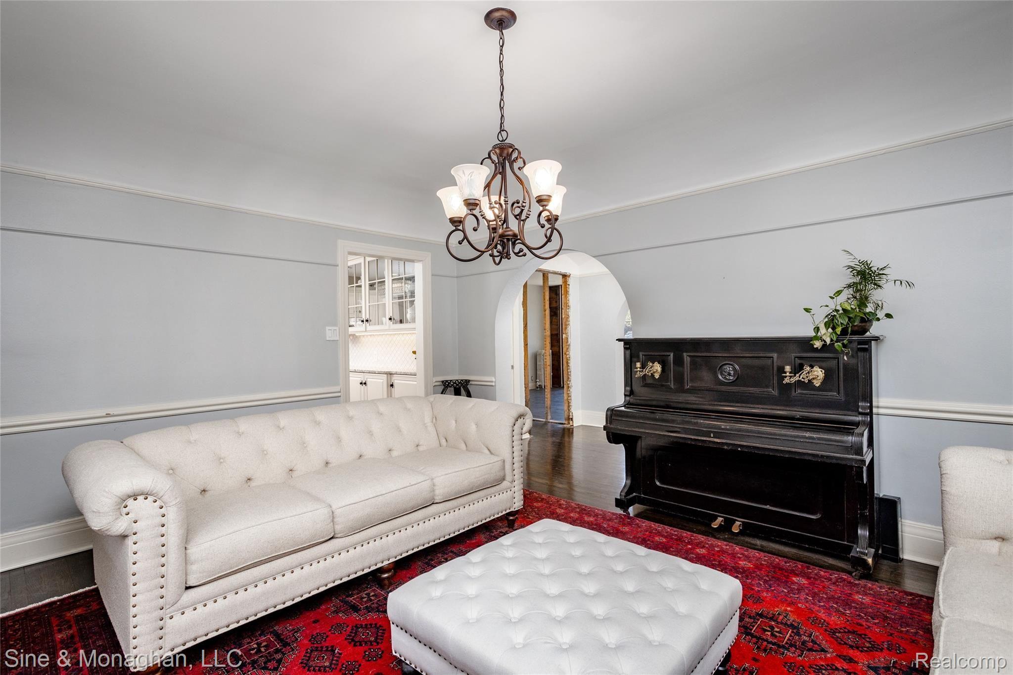 776 Trombley Road Grosse Pointe, MI 48230 - Photo 6 of 78 776 Trombley L017.jpg