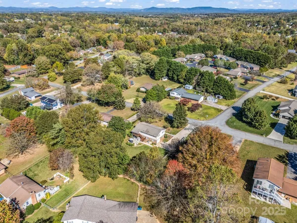 $379,900 | 2340 24th Avenue Northeast, Hickory, NC 28601