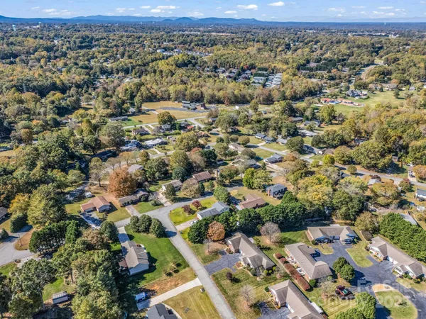 $379,900 | 2340 24th Avenue Northeast, Hickory, NC 28601