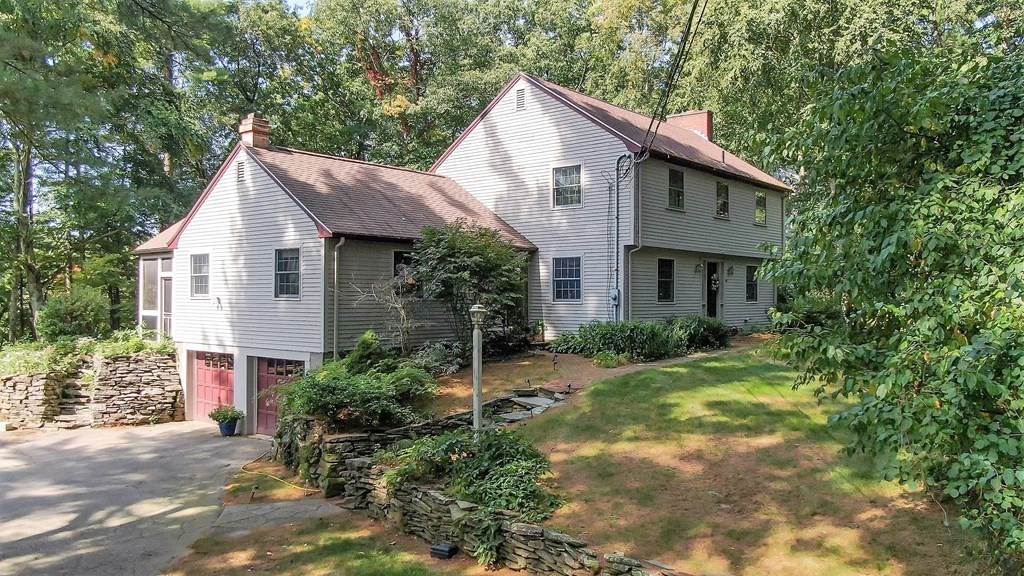 139 Walker Pond Road Sturbridge, MA 01566 - Photo 1 of 42 Gallery Image 1