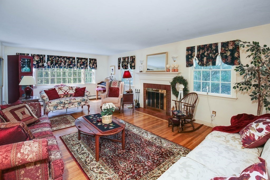 139 Walker Pond Road Sturbridge, MA 01566 - Photo 9 of 42 Gallery Image 9