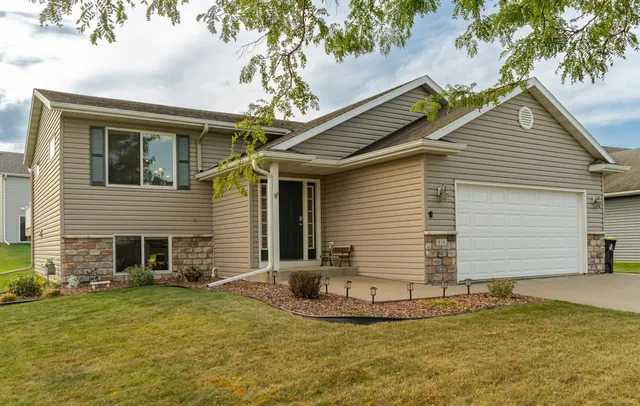 $315,900 | 810 19th Street, Zumbrota, MN 55992