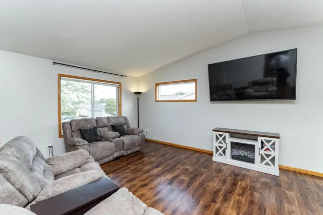 $315,900 | 810 19th Street, Zumbrota, MN 55992