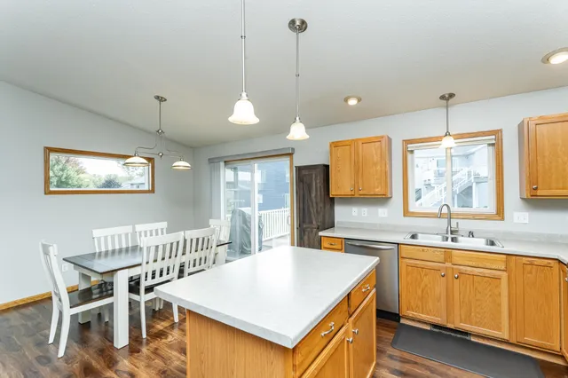 $315,900 | 810 19th Street, Zumbrota, MN 55992