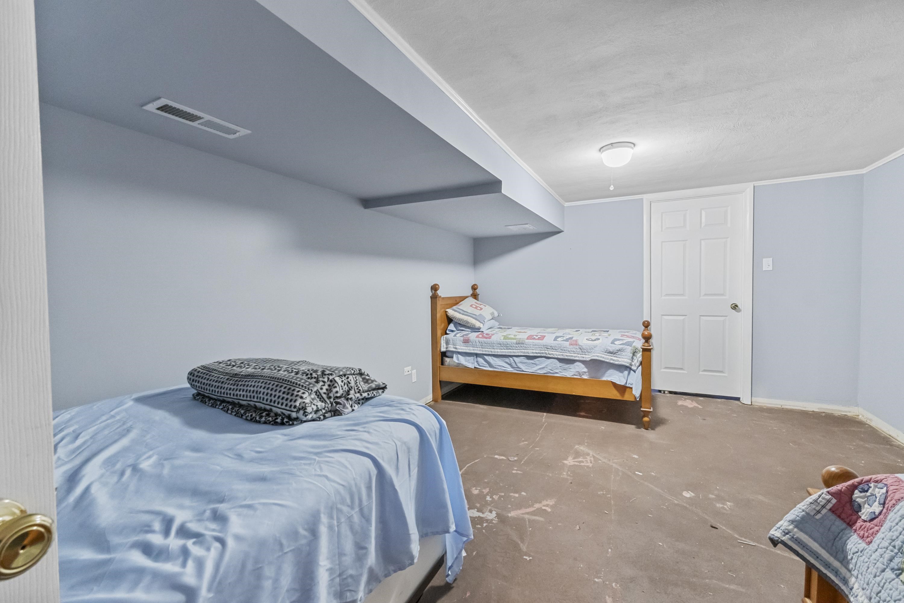 202 Erwin Road Ashland, KY 41101 - Photo 32 of 39