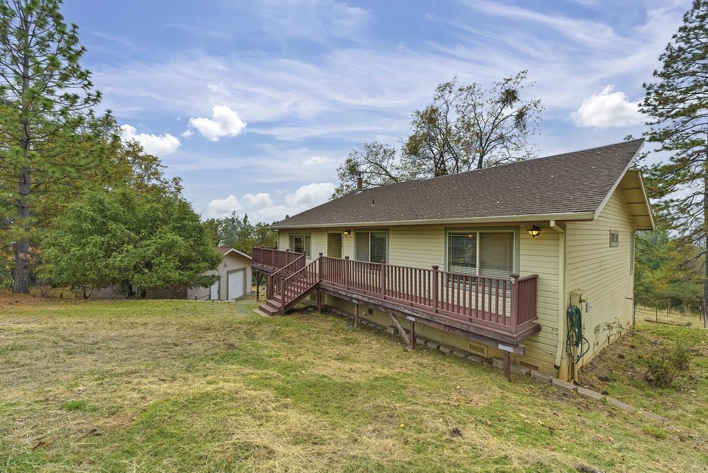 2930 Holloway Drive Georgetown, CA 95634 - Photo 4 of 93 a front view of a house with garden