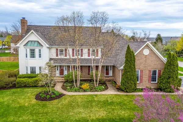 $1,050,000 | 383 Barnswallow Lane, Vernon Hills, IL 60061