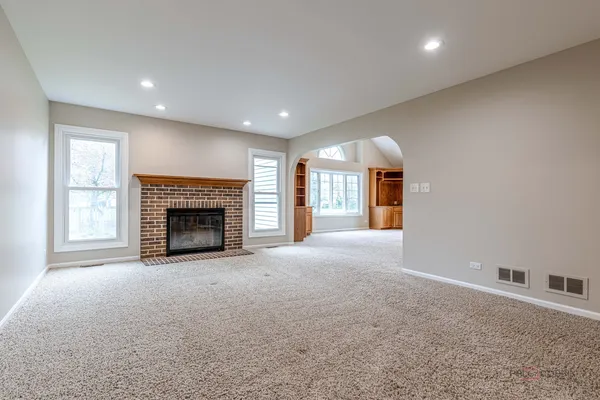 $1,050,000 | 383 Barnswallow Lane, Vernon Hills, IL 60061