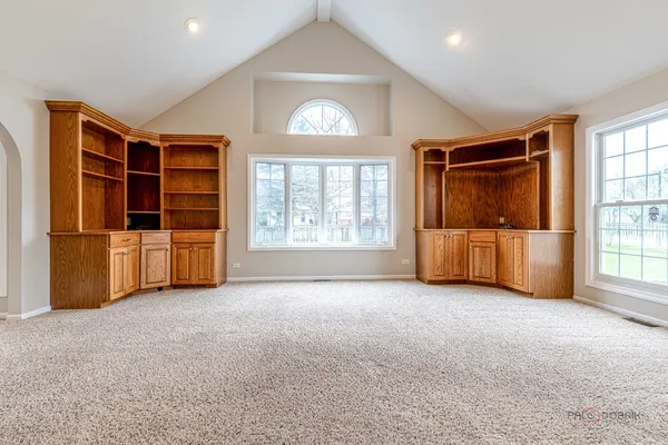 $1,050,000 | 383 Barnswallow Lane, Vernon Hills, IL 60061