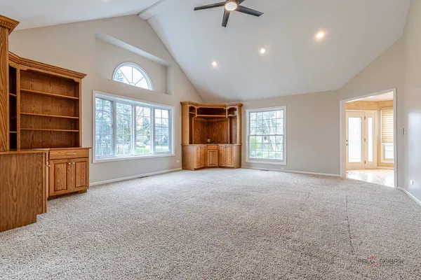 $1,050,000 | 383 Barnswallow Lane, Vernon Hills, IL 60061