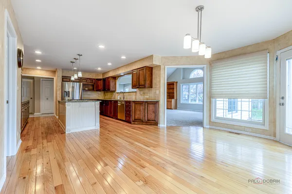 $1,050,000 | 383 Barnswallow Lane, Vernon Hills, IL 60061