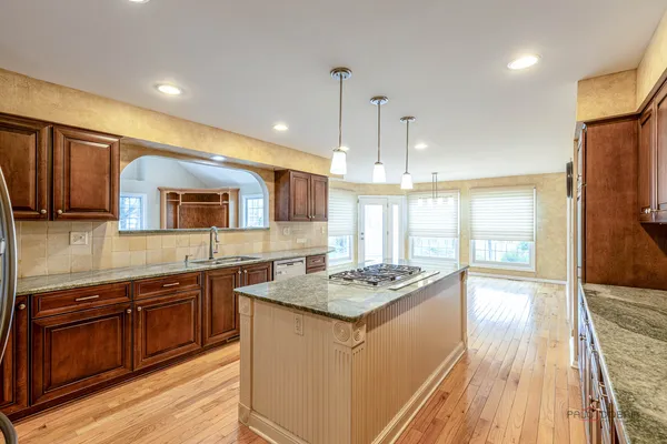 $1,050,000 | 383 Barnswallow Lane, Vernon Hills, IL 60061