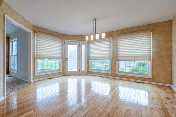 $1,050,000 | 383 Barnswallow Lane, Vernon Hills, IL 60061