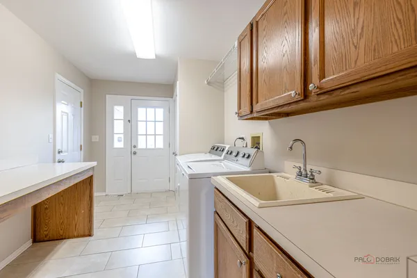 $1,050,000 | 383 Barnswallow Lane, Vernon Hills, IL 60061