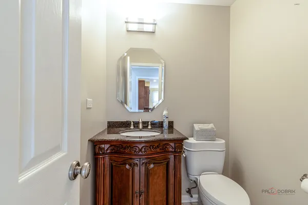 $1,050,000 | 383 Barnswallow Lane, Vernon Hills, IL 60061