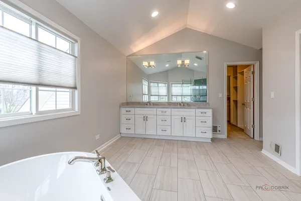 $1,050,000 | 383 Barnswallow Lane, Vernon Hills, IL 60061