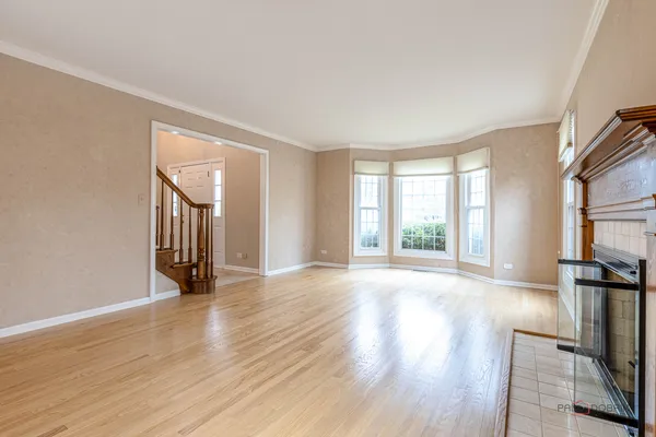 $1,050,000 | 383 Barnswallow Lane, Vernon Hills, IL 60061