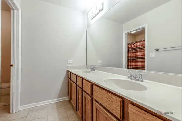 $1,050,000 | 383 Barnswallow Lane, Vernon Hills, IL 60061