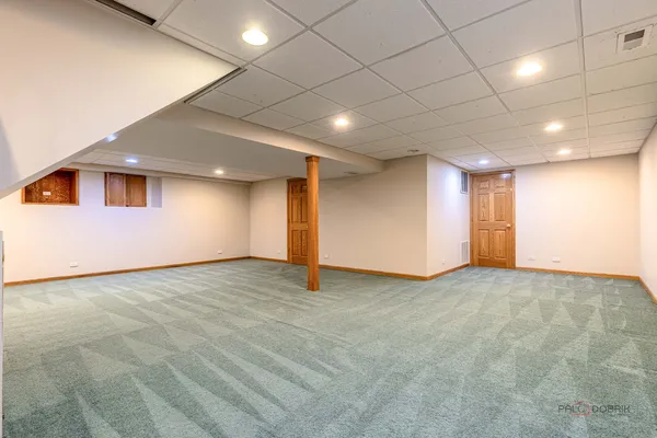 $1,050,000 | 383 Barnswallow Lane, Vernon Hills, IL 60061