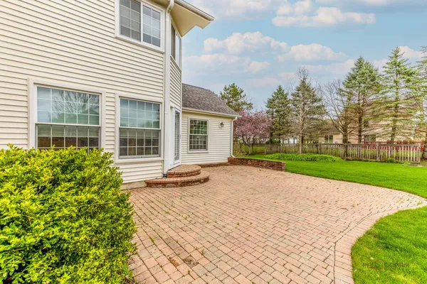 $1,050,000 | 383 Barnswallow Lane, Vernon Hills, IL 60061