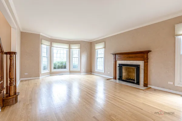 $1,050,000 | 383 Barnswallow Lane, Vernon Hills, IL 60061