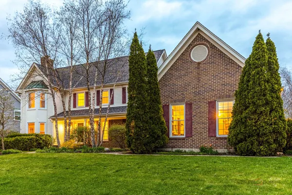 $1,050,000 | 383 Barnswallow Lane, Vernon Hills, IL 60061