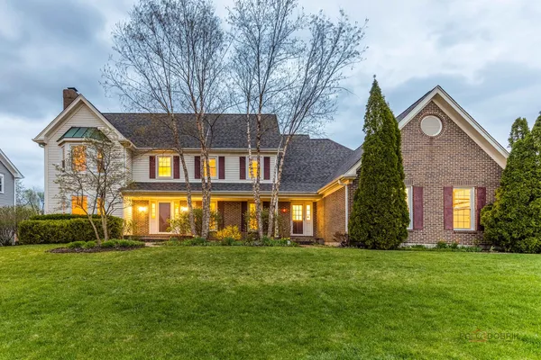 $1,050,000 | 383 Barnswallow Lane, Vernon Hills, IL 60061